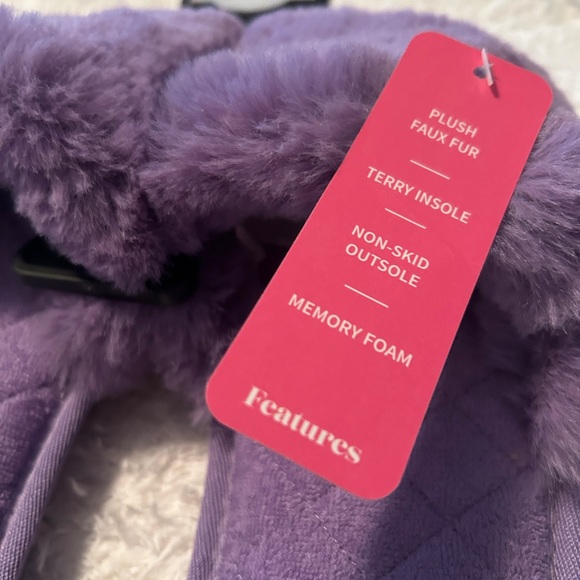 Slippers - Picture 2 of 5